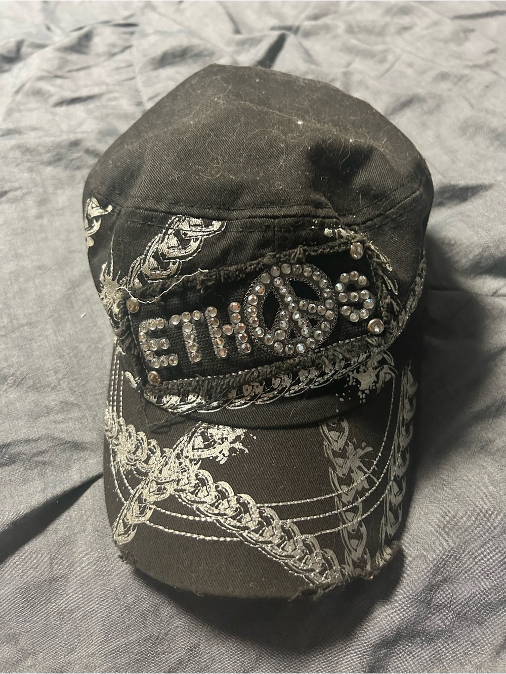 KBETHOS Black and silver blingy cap